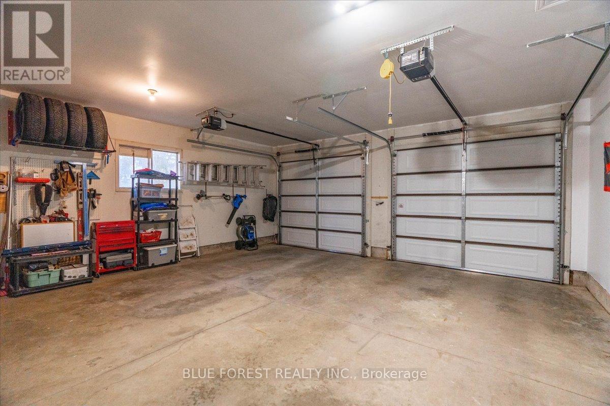 674 Lions Park Drive, Strathroy-Caradoc (Mount Brydges), Ontario  N0L 1W0 - Photo 43 - X12144577
