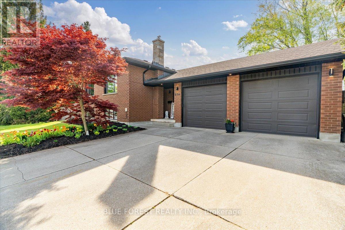 674 Lions Park Drive, Strathroy-Caradoc (Mount Brydges), Ontario  N0L 1W0 - Photo 5 - X12144577