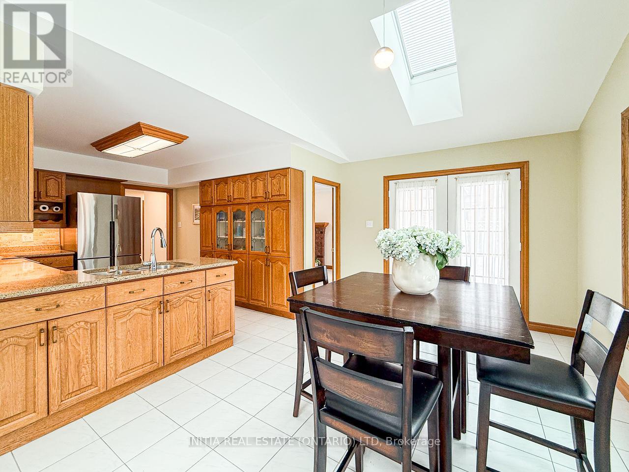 493 Grangeover Crescent, London North, Ontario  N6G 4V3 - Photo 9 - X12144604