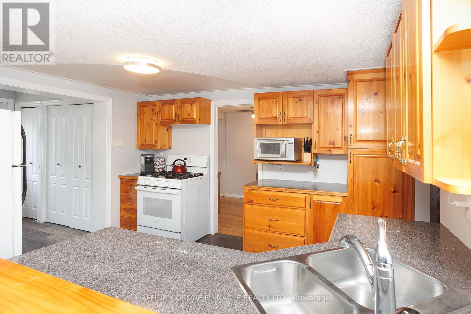 106 Coldstream Road, Kawartha Lakes, Ontario  K0M 1N0 - Photo 11 - X12144637
