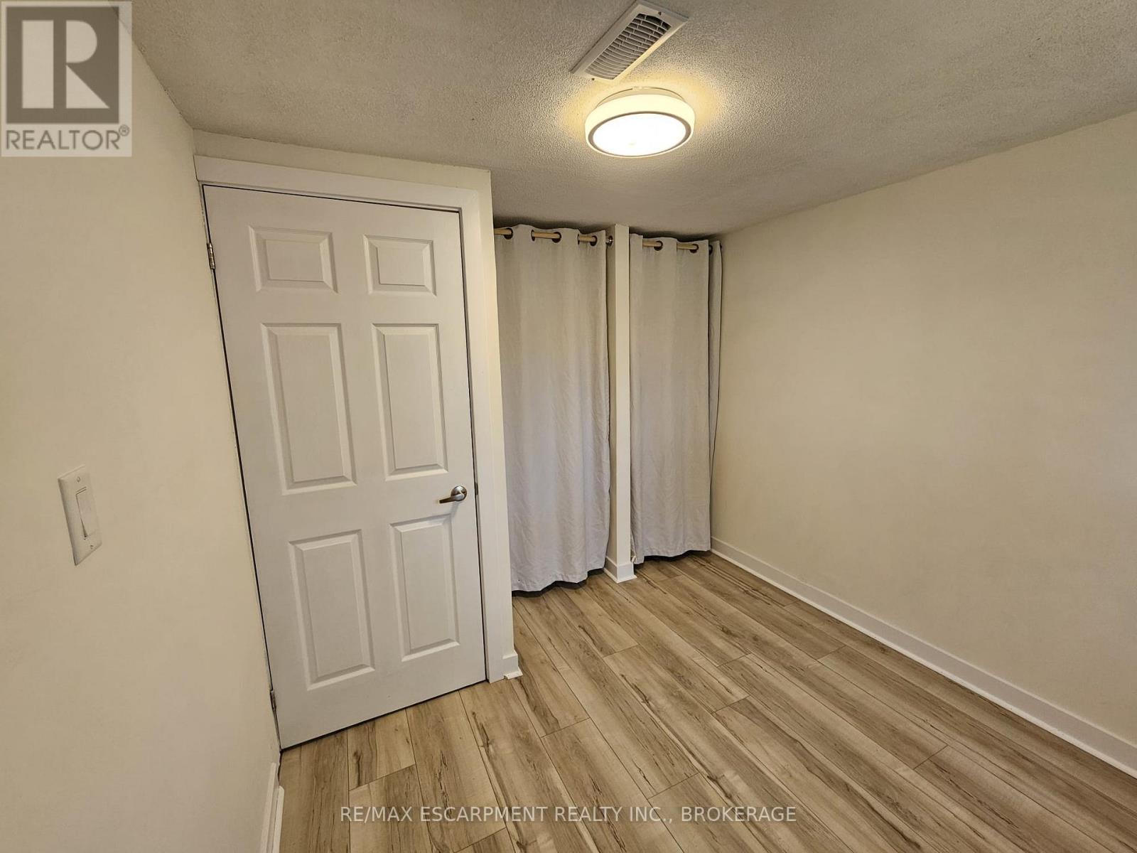 1d Water Street, Thorold, Ontario  L2V 2J9 - Photo 7 - X12136664
