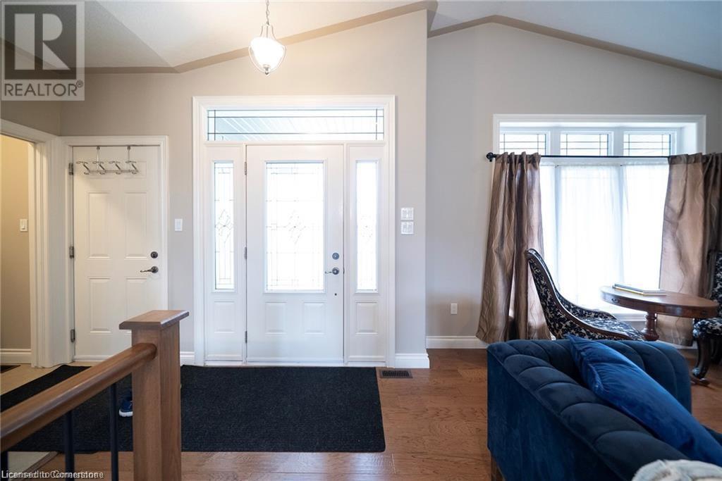 Property at 419 QUEEN Street S image 4
