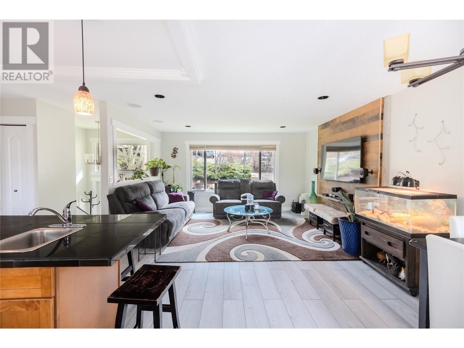 Property at 5400 Morris Place image 3