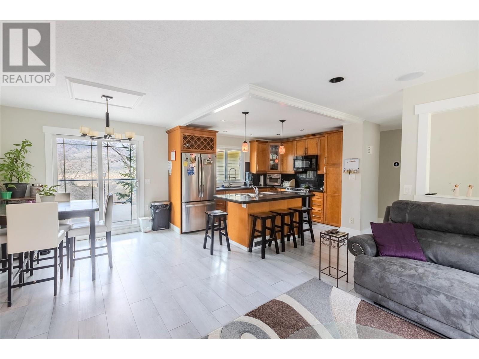 Property at 5400 Morris Place image 4