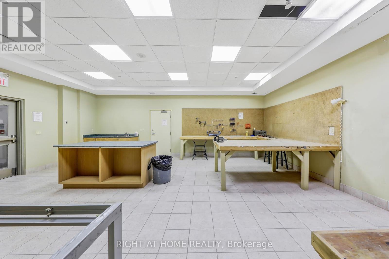 502 - 1140 Parkwest Place, Mississauga, Ontario  L5E 3K9 - Photo 31 - W12144366