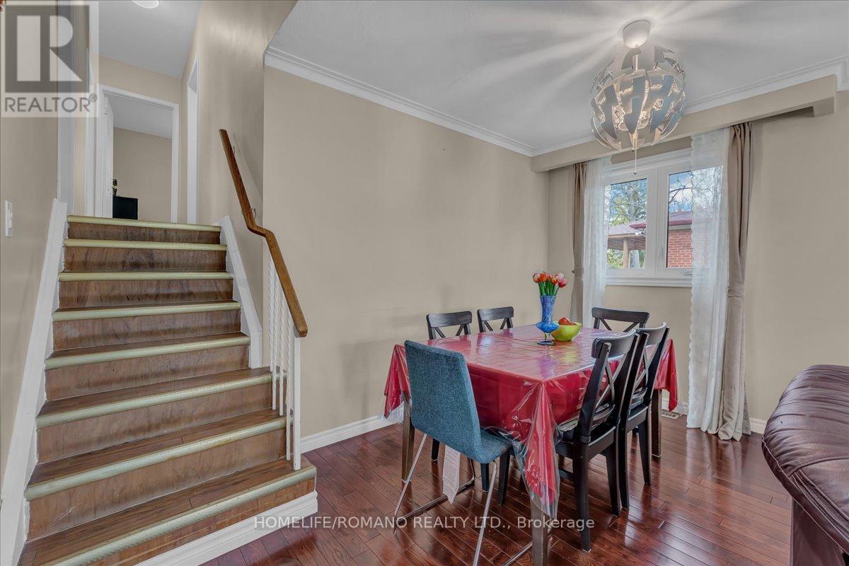 43 Hoover Crescent, Toronto, Ontario  M3N 1P4 - Photo 12 - W12144410