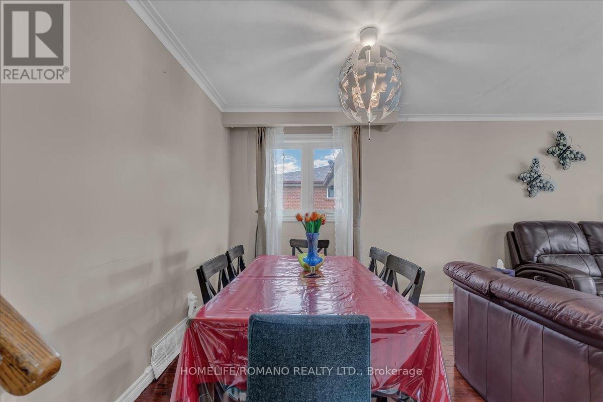 43 Hoover Crescent, Toronto, Ontario  M3N 1P4 - Photo 13 - W12144410
