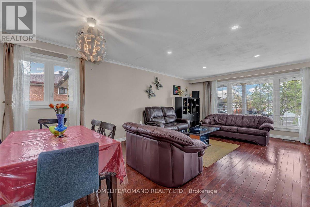 43 Hoover Crescent, Toronto, Ontario  M3N 1P4 - Photo 14 - W12144410