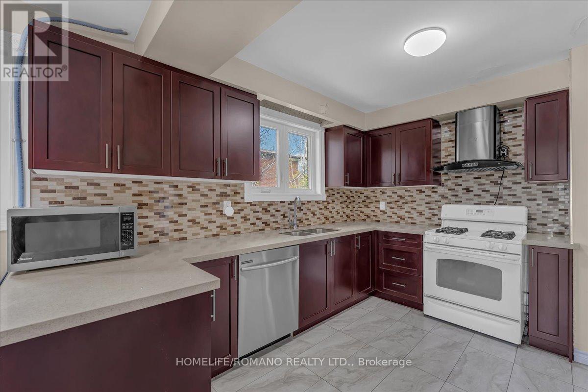 43 Hoover Crescent, Toronto, Ontario  M3N 1P4 - Photo 17 - W12144410