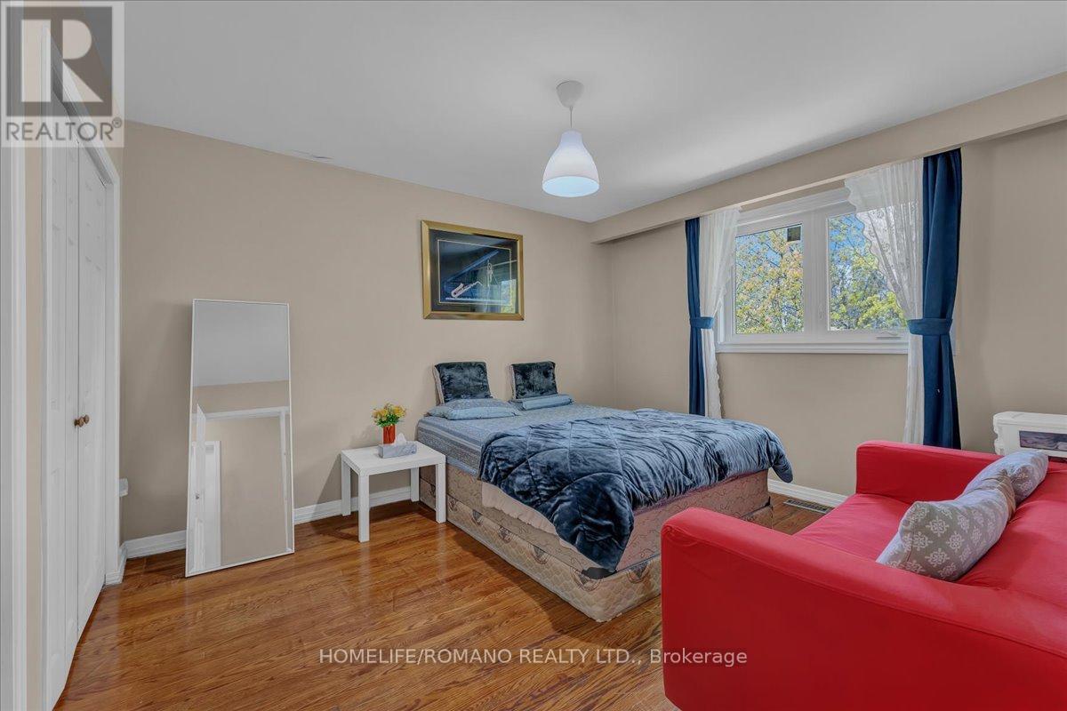 43 Hoover Crescent, Toronto, Ontario  M3N 1P4 - Photo 20 - W12144410