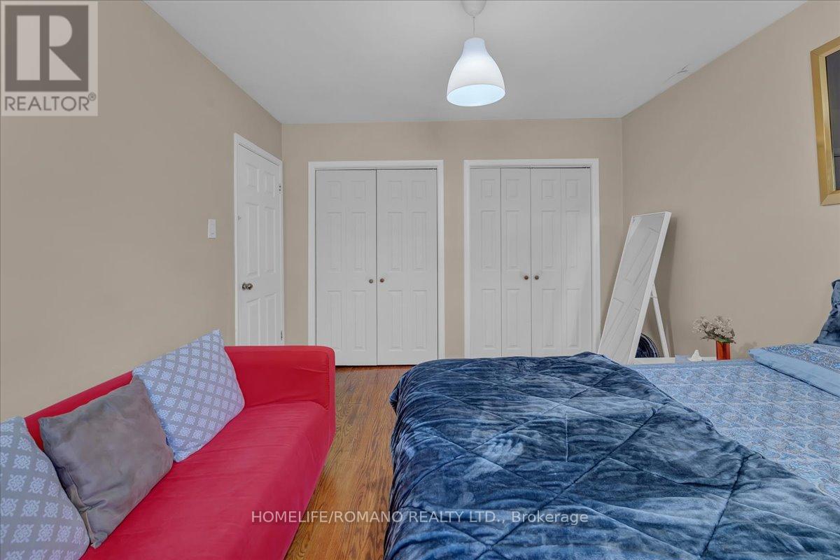43 Hoover Crescent, Toronto, Ontario  M3N 1P4 - Photo 21 - W12144410