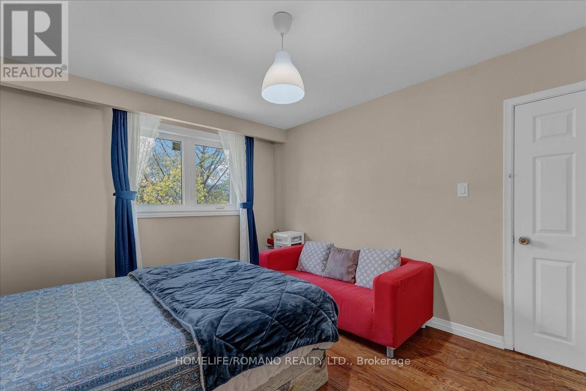 43 Hoover Crescent, Toronto, Ontario  M3N 1P4 - Photo 22 - W12144410