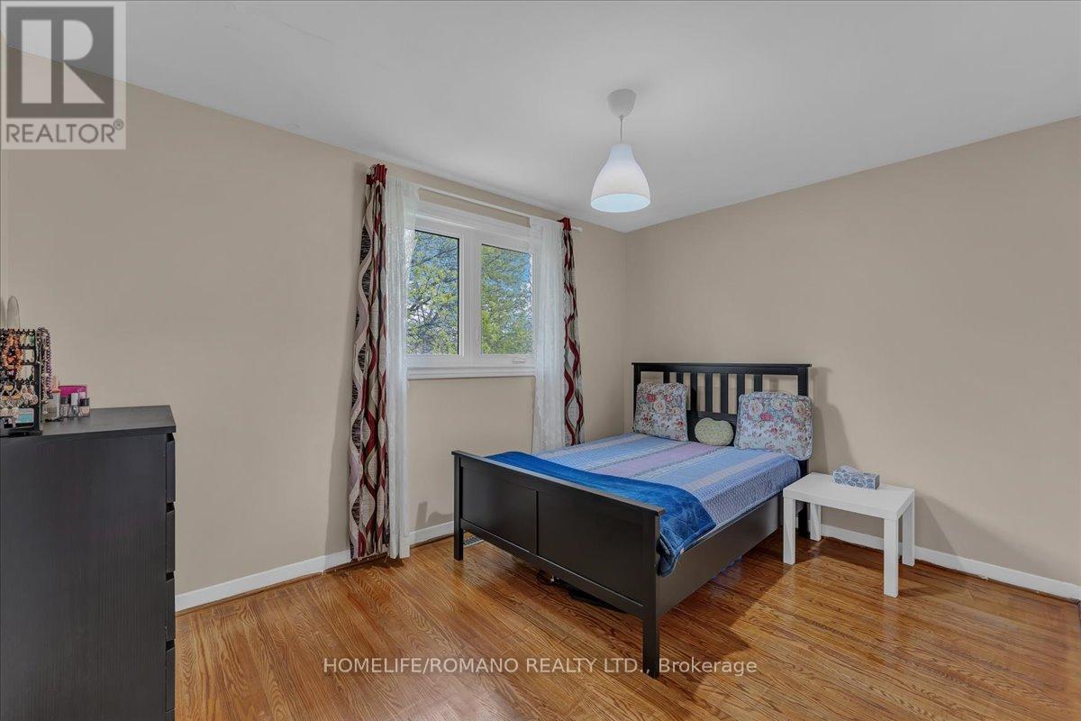 43 Hoover Crescent, Toronto, Ontario  M3N 1P4 - Photo 23 - W12144410