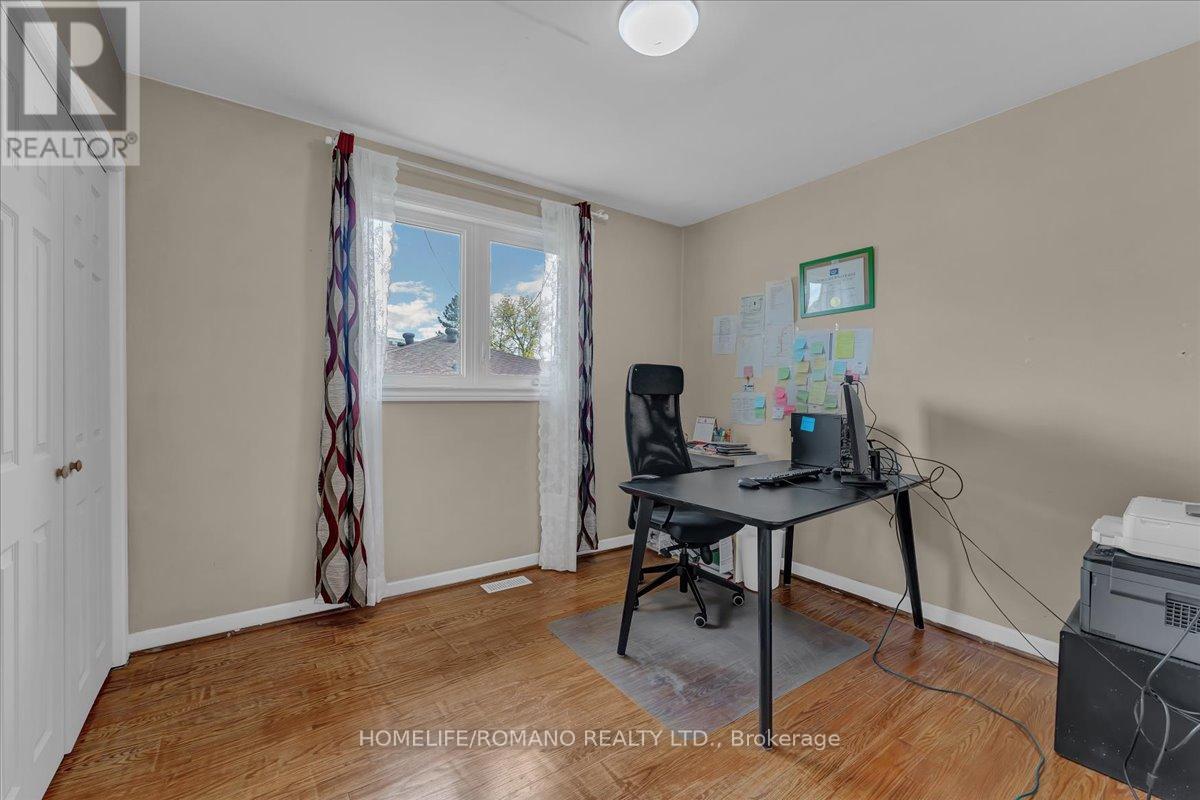 43 Hoover Crescent, Toronto, Ontario  M3N 1P4 - Photo 25 - W12144410