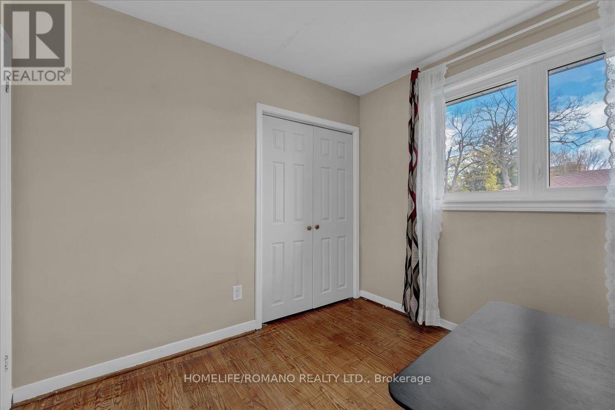43 Hoover Crescent, Toronto, Ontario  M3N 1P4 - Photo 26 - W12144410