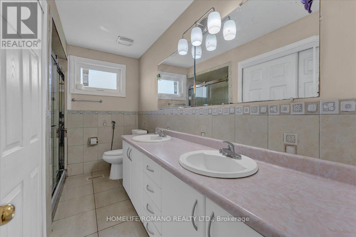 43 Hoover Crescent, Toronto, Ontario  M3N 1P4 - Photo 28 - W12144410