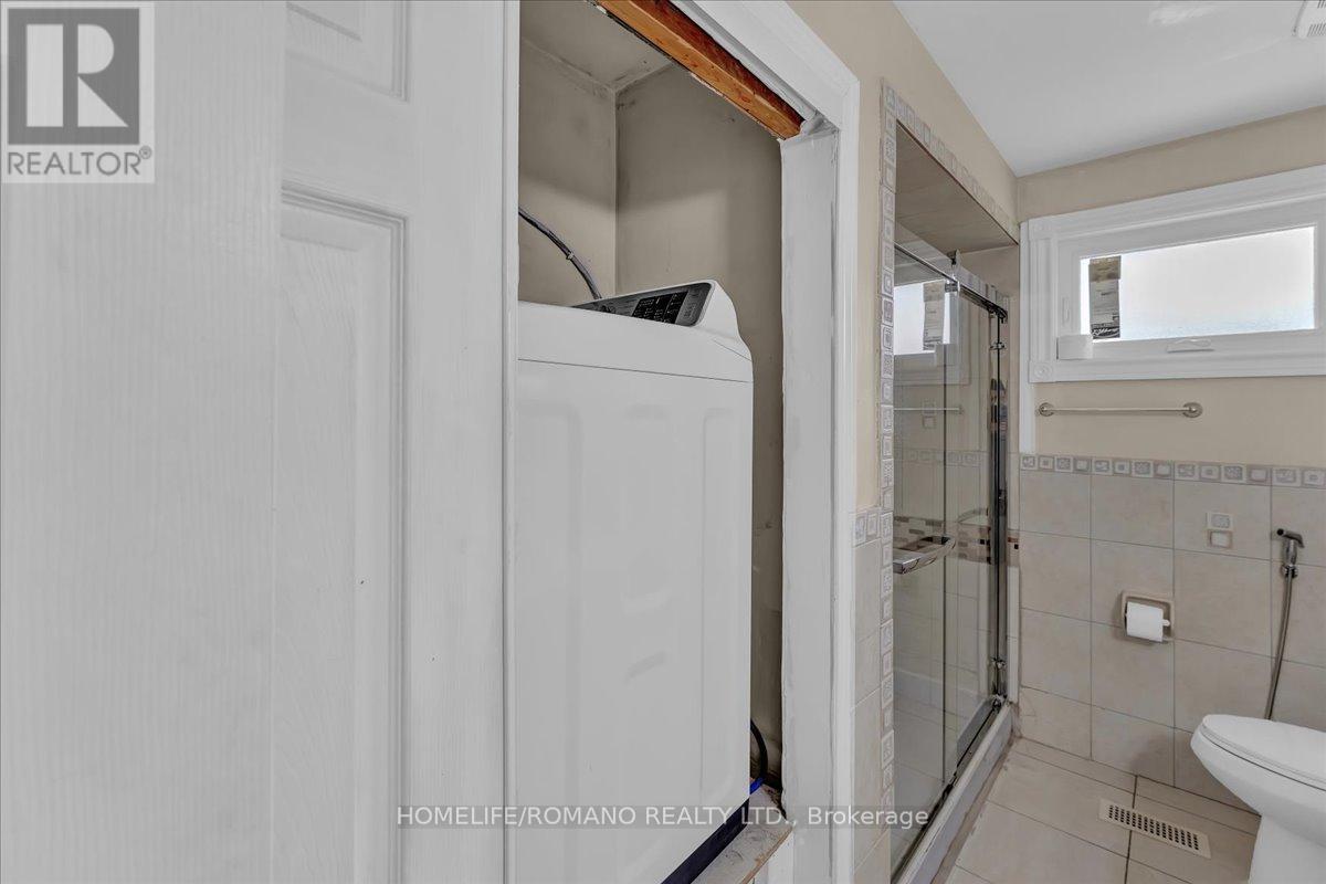 43 Hoover Crescent, Toronto, Ontario  M3N 1P4 - Photo 29 - W12144410