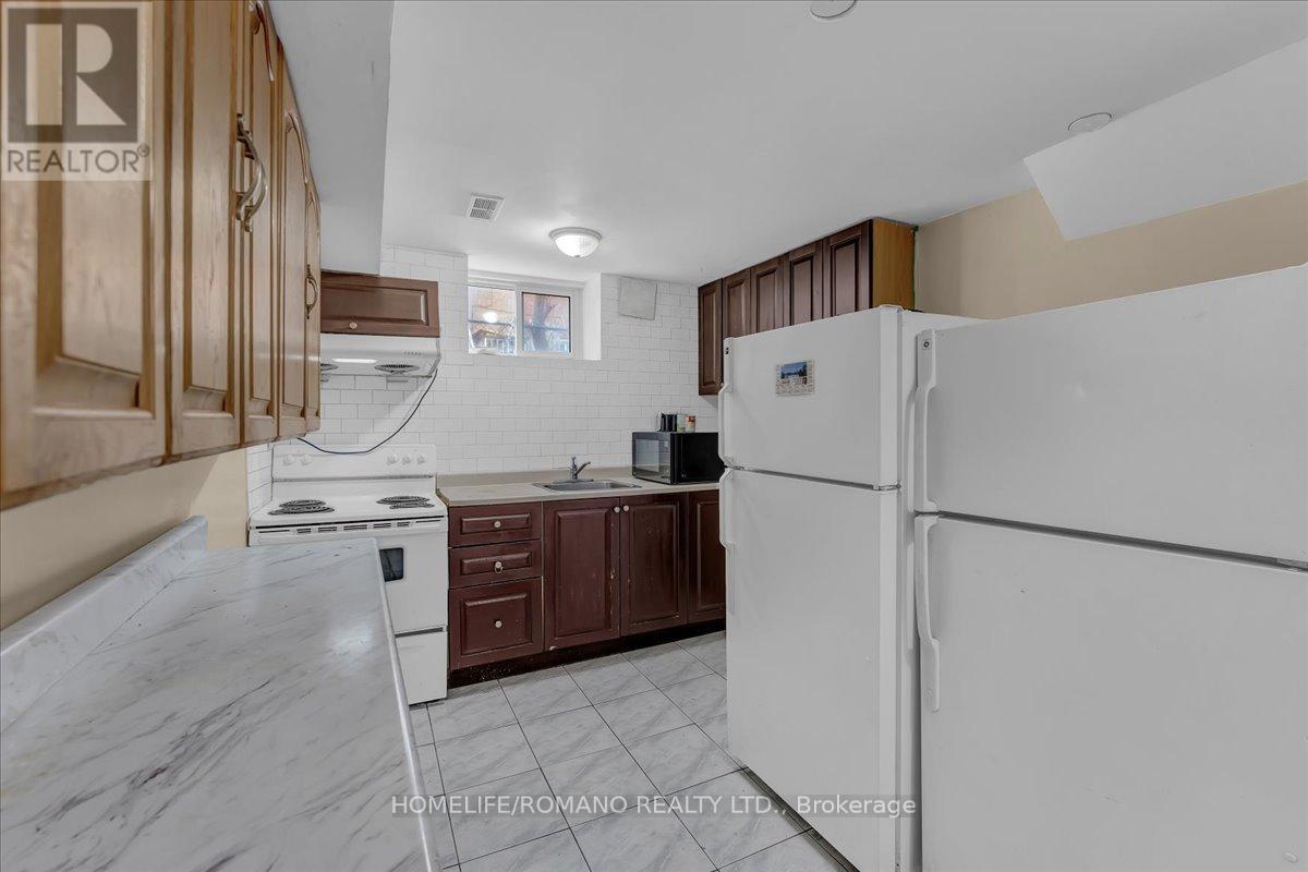 43 Hoover Crescent, Toronto, Ontario  M3N 1P4 - Photo 34 - W12144410