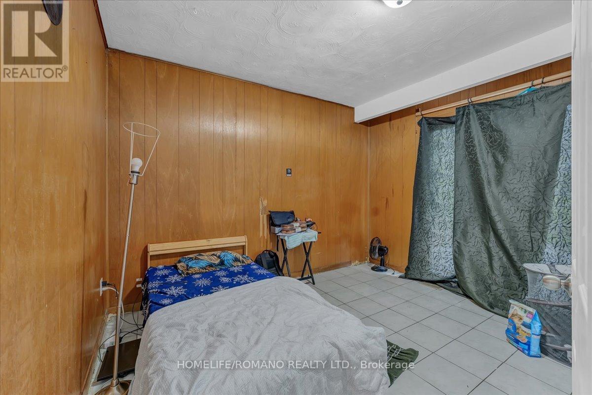 43 Hoover Crescent, Toronto, Ontario  M3N 1P4 - Photo 37 - W12144410