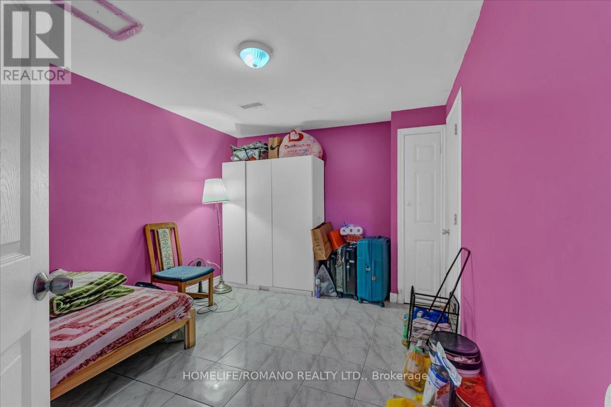43 Hoover Crescent, Toronto, Ontario  M3N 1P4 - Photo 39 - W12144410
