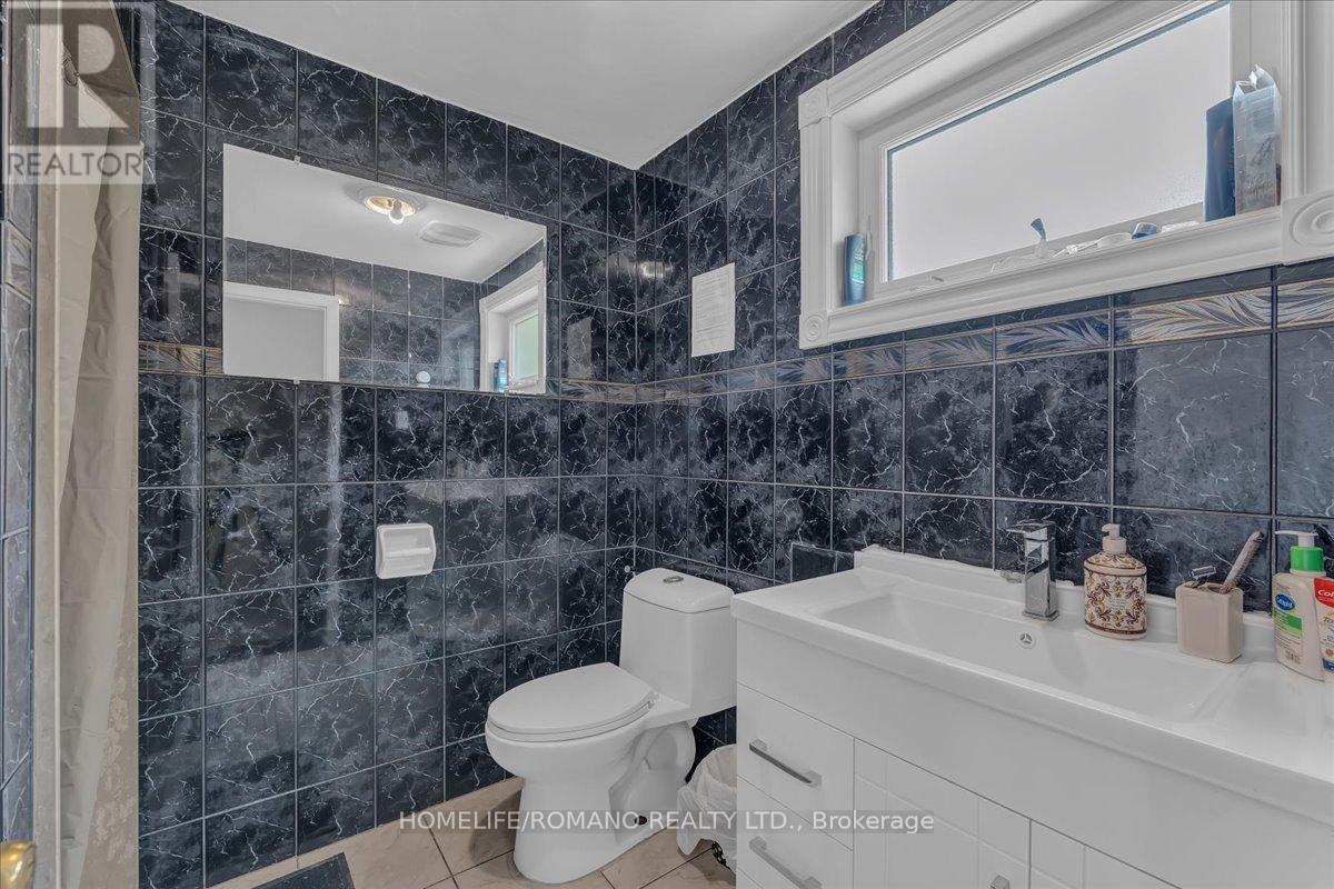 43 Hoover Crescent, Toronto, Ontario  M3N 1P4 - Photo 42 - W12144410