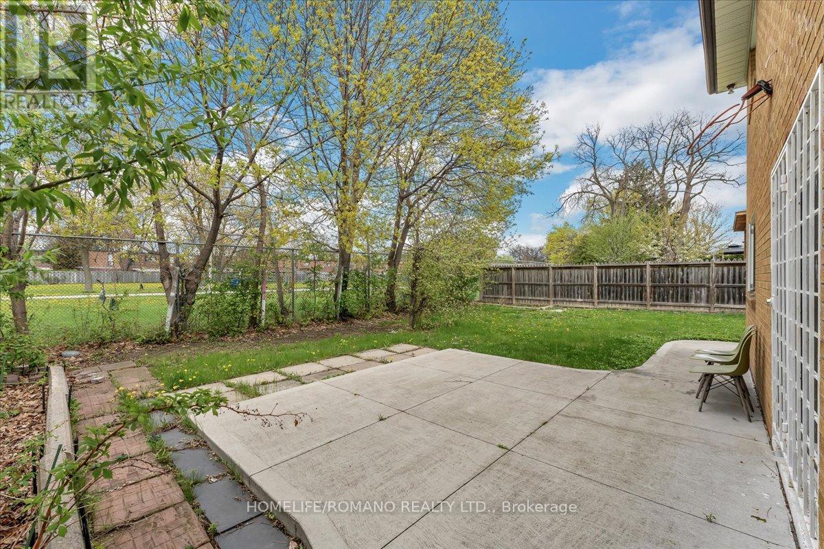 43 Hoover Crescent, Toronto, Ontario  M3N 1P4 - Photo 45 - W12144410