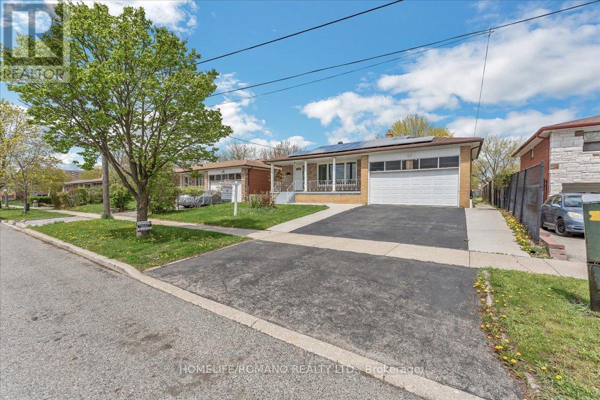 43 Hoover Crescent, Toronto, Ontario  M3N 1P4 - Photo 5 - W12144410