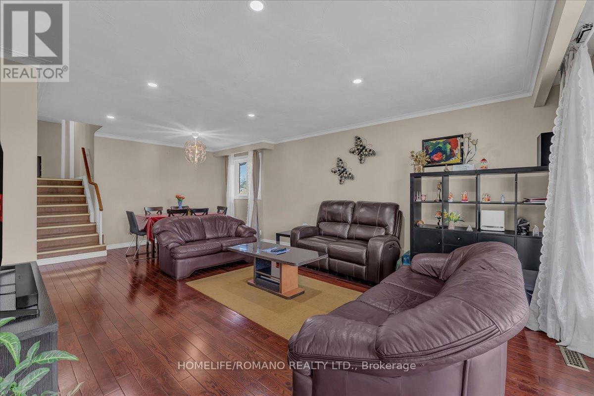 43 Hoover Crescent, Toronto, Ontario  M3N 1P4 - Photo 8 - W12144410