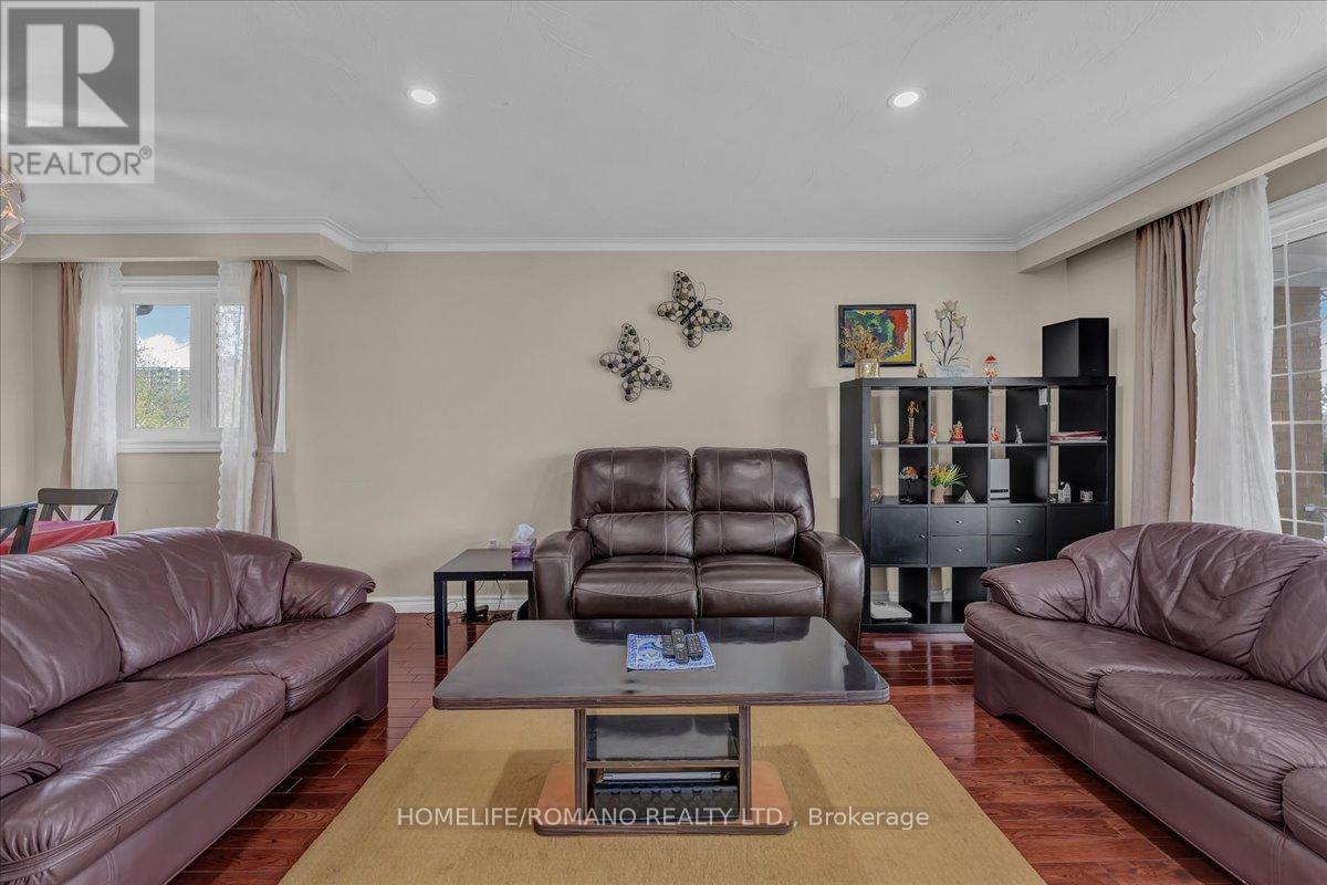 43 Hoover Crescent, Toronto, Ontario  M3N 1P4 - Photo 9 - W12144410