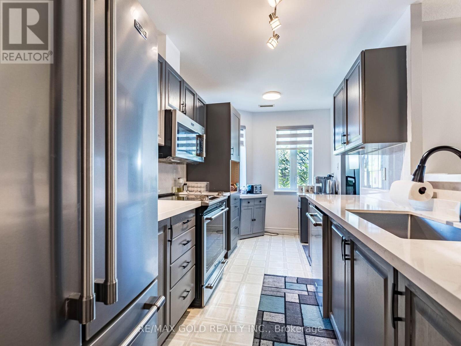 201 - 3 Dayspring Circle, Brampton, Ontario  L6P 1B7 - Photo 11 - W12144520