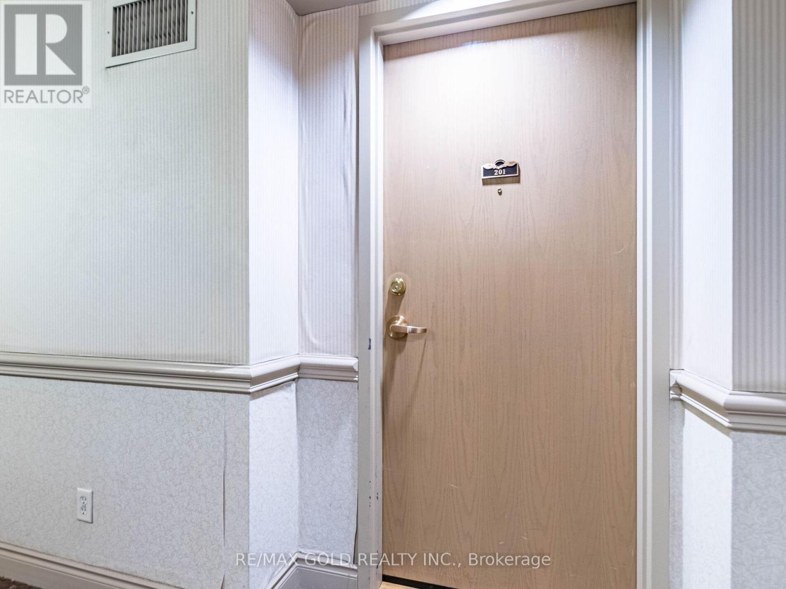 Property at 201 - 3 DAYSPRING CIRCLE image 3