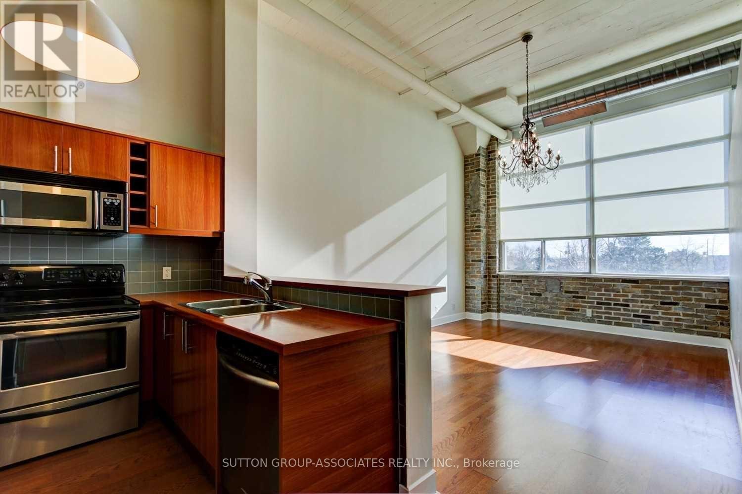 209 - 1001 ROSELAWN AVENUE, Toronto, Ontario