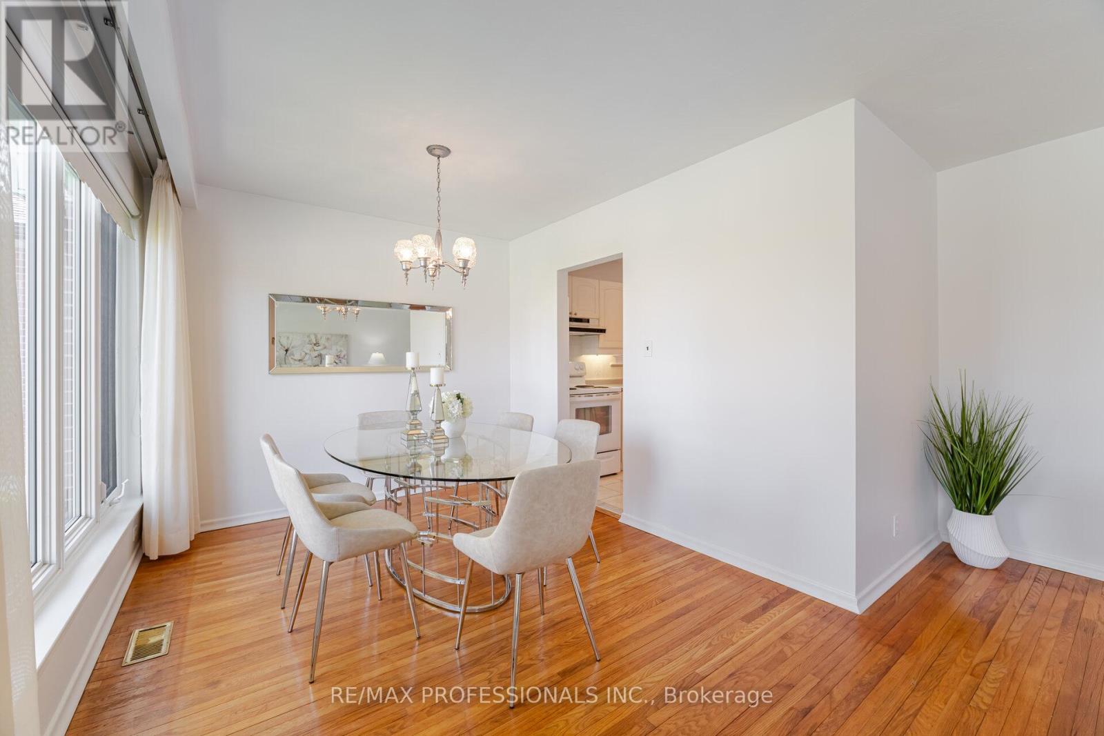 36 Templar Drive, Toronto, Ontario  M9R 3C7 - Photo 8 - W12144547