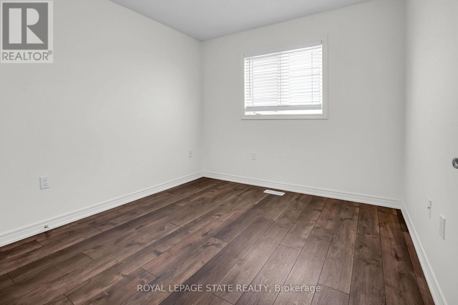 1 - 8 Lakelawn Road, Grimsby (Grimsby Beach), Ontario  L3M 0G1 - Photo 25 - X12144451
