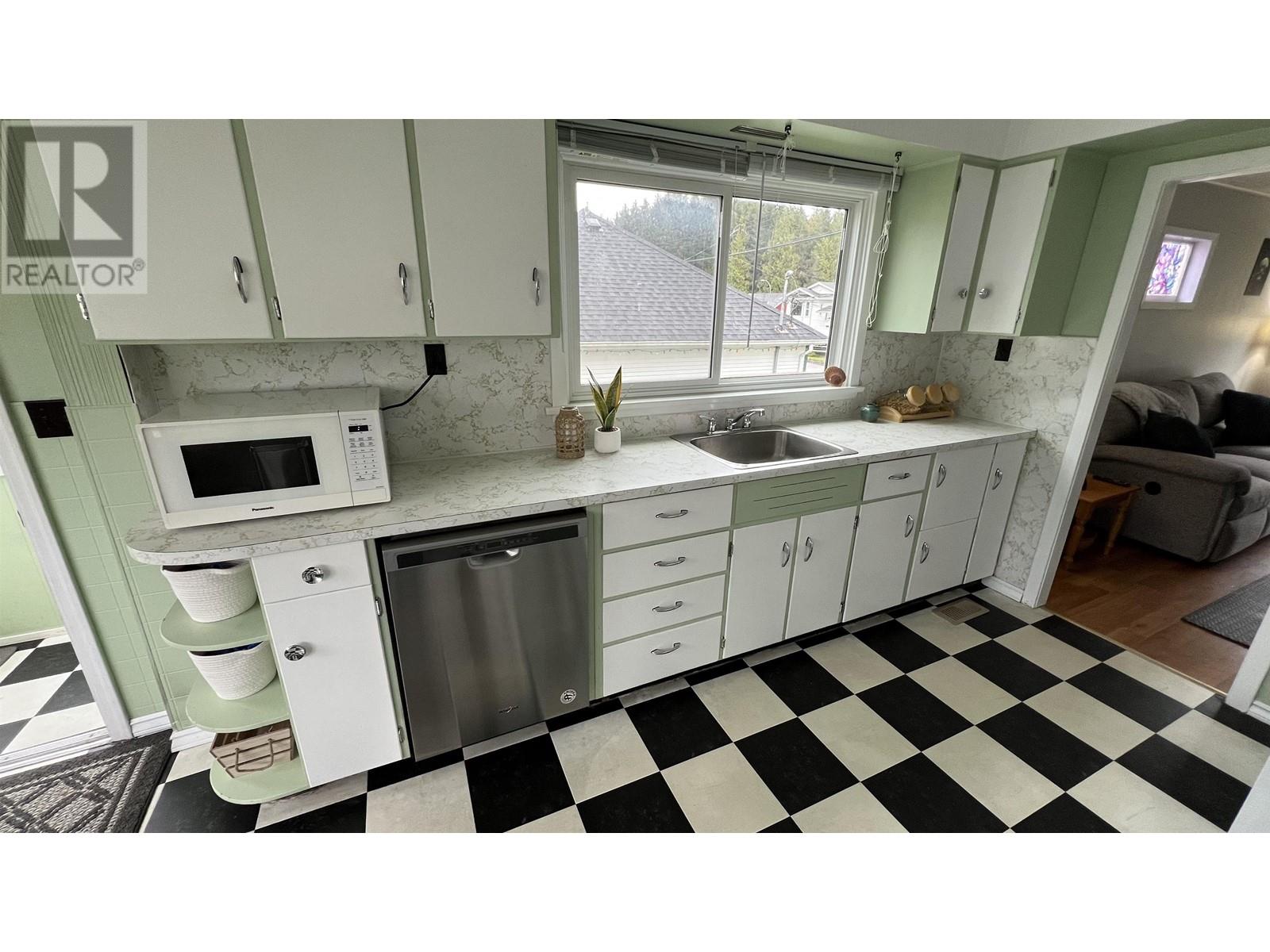 1303 E 8th Avenue, Prince Rupert, British Columbia  V8J 2N8 - Photo 9 - R3001874