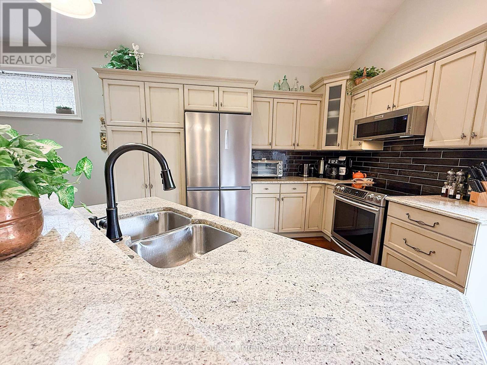 61 Frontier Drive, Niagara-On-The-Lake, Ontario  L0S 1J0 - Photo 12 - X12084805