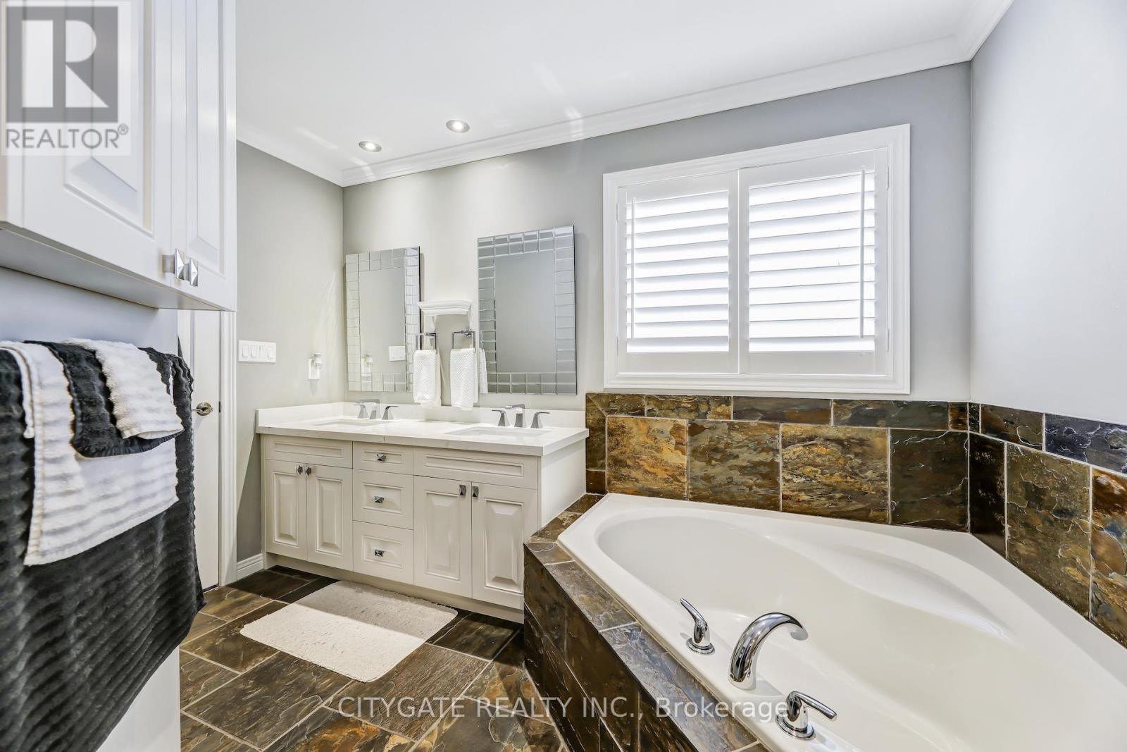 24 Simpson Avenue, Hamilton, Ontario  L0R 1P0 - Photo 24 - X12138194