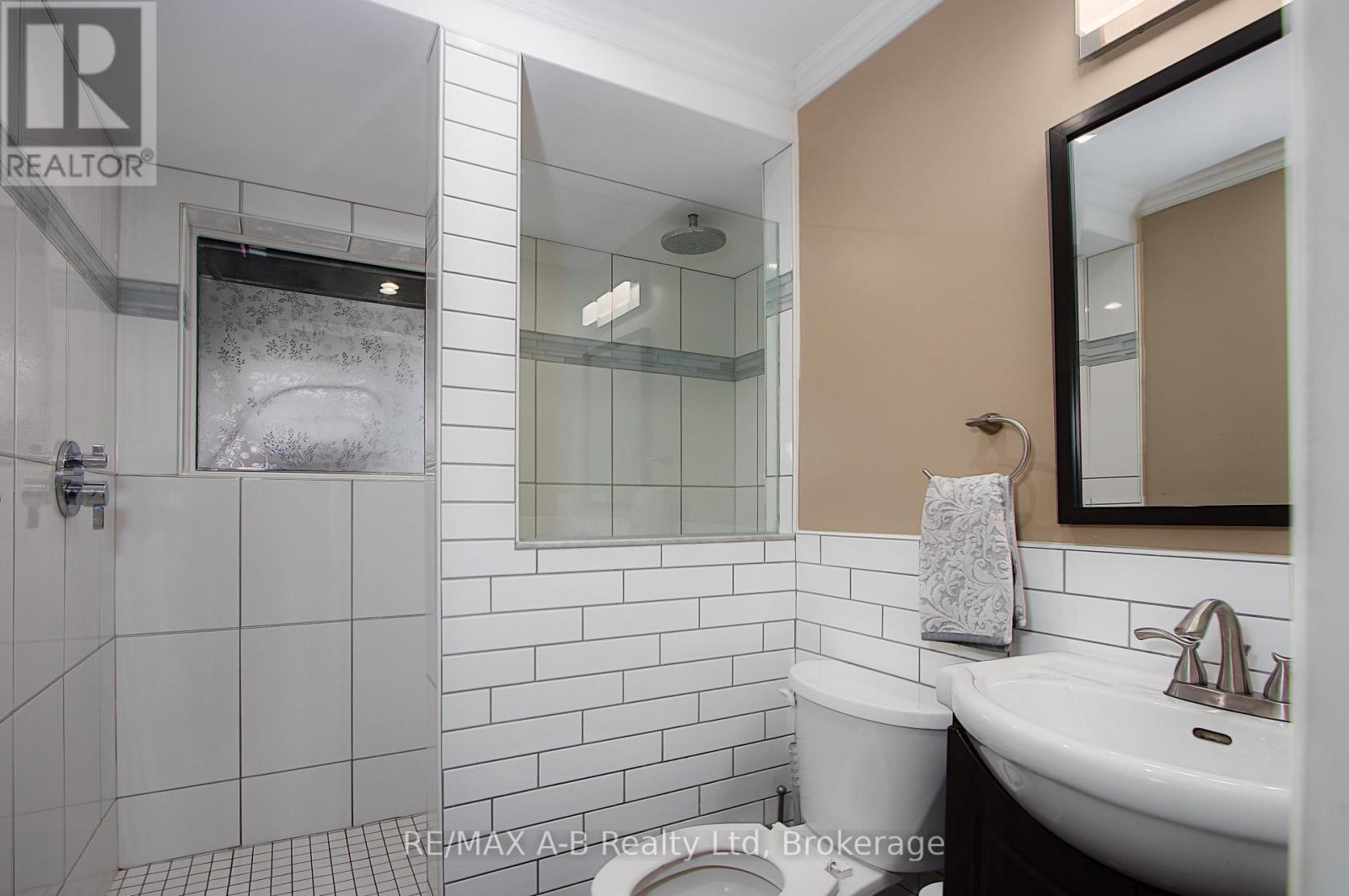 398 Dayna Crescent, Waterloo, Ontario  N2K 3K9 - Photo 28 - X12046369
