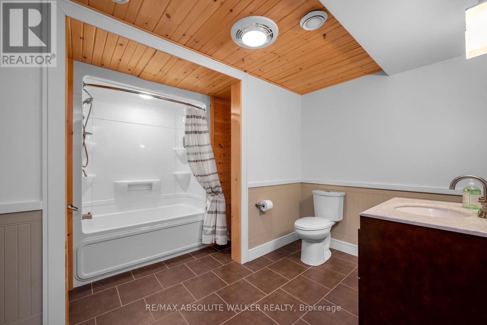 19421 Kenyon Concession 1 Road, North Glengarry, Ontario  K0C 1B0 - Photo 40 - X12113256