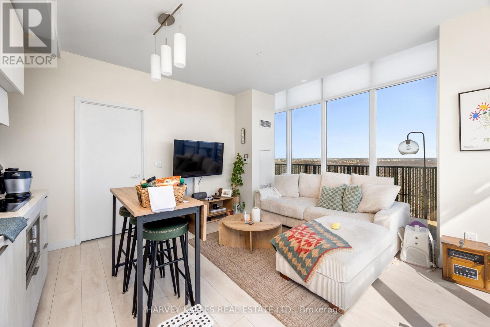 5807 - 8 Eglinton Avenue E, Toronto (Mount Pleasant West), Ontario  M4P 0C1 - Photo 2 - C12084642
