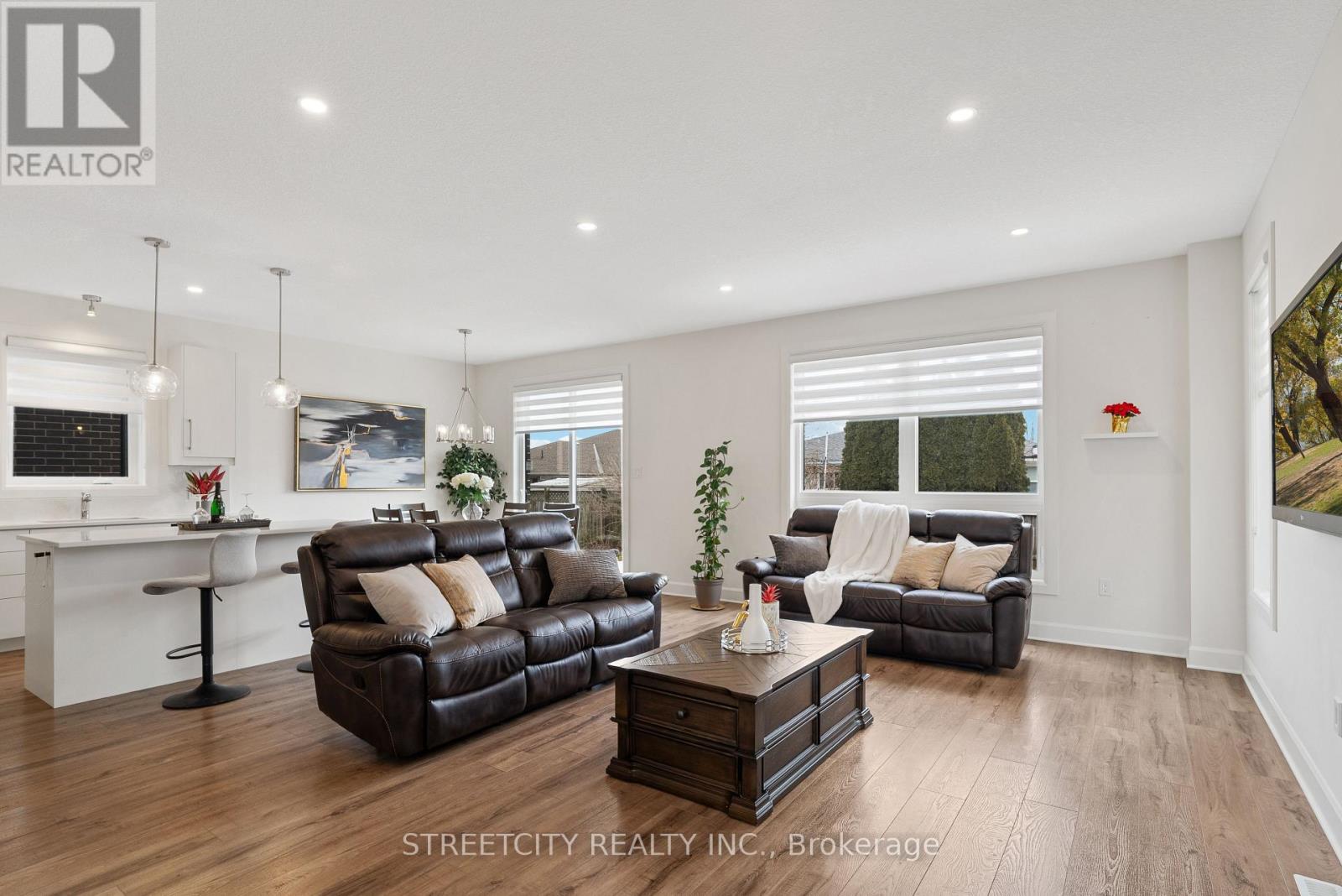 8 Welch Court, St. Thomas, Ontario  N5R 0M1 - Photo 3 - X12143977