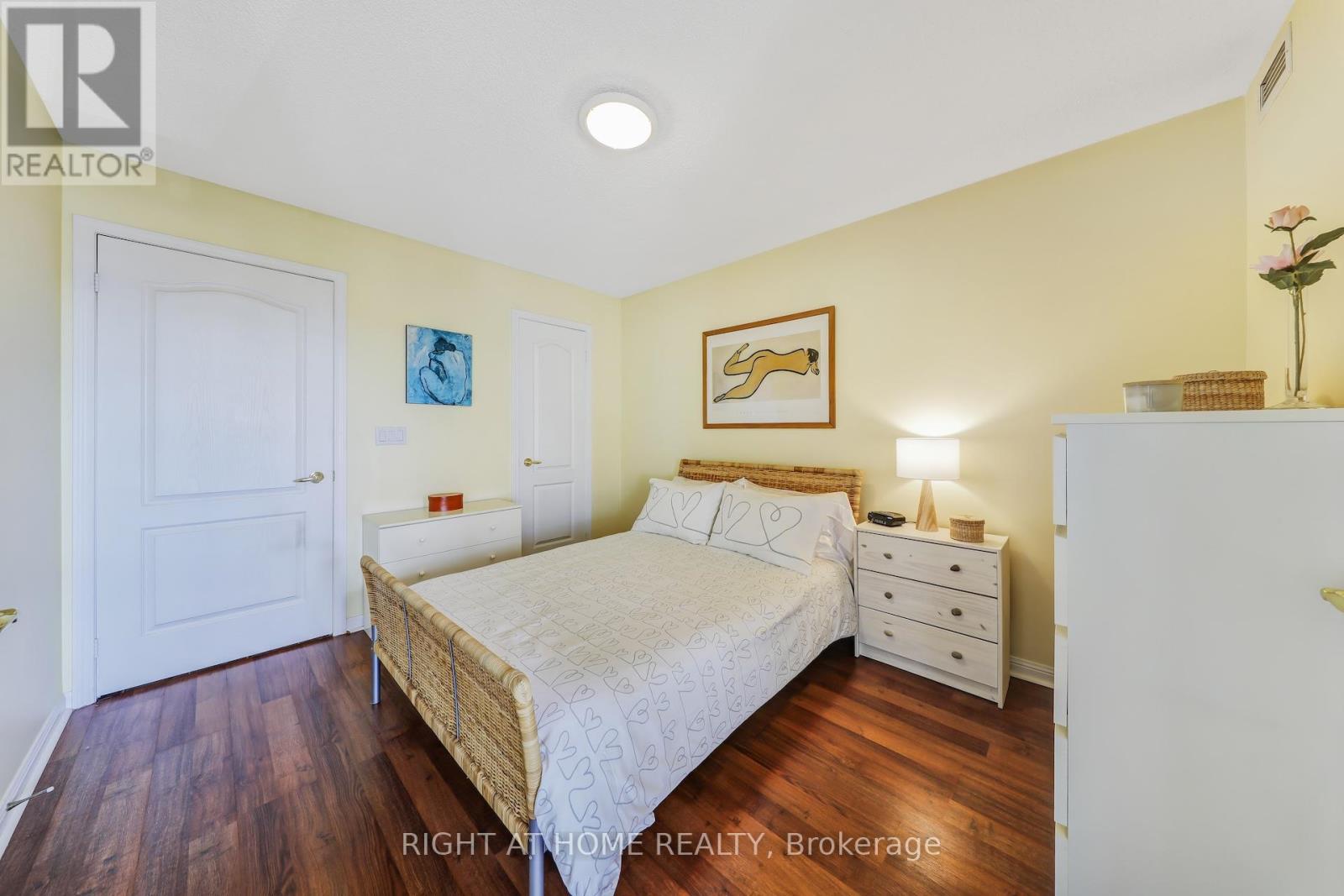 502 - 1140 Parkwest Place, Mississauga, Ontario  L5E 3K9 - Photo 3 - W12144366