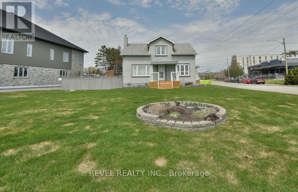 Property at 864 RIVERSIDE DRIVE image 4