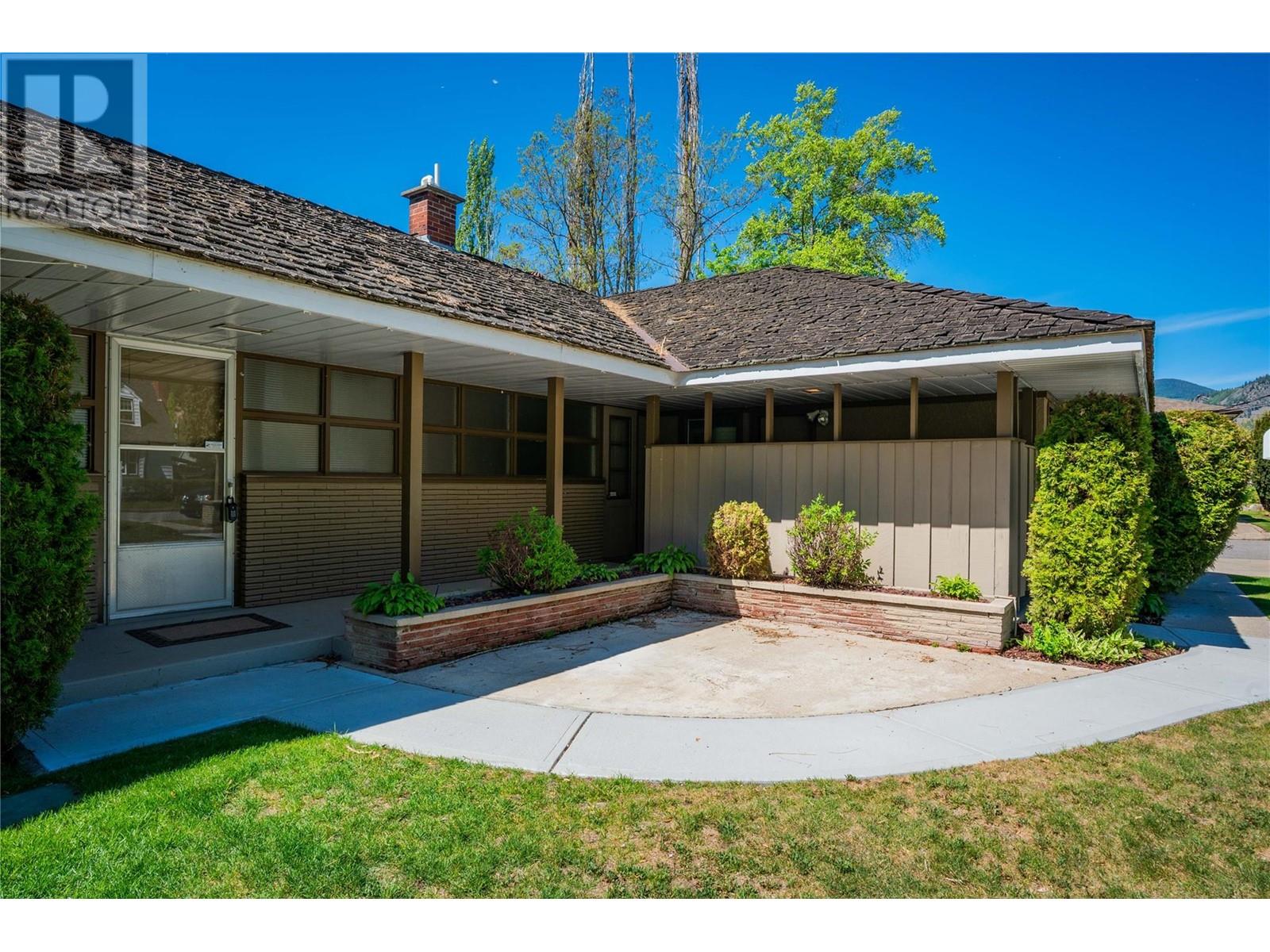 Property at 12 HAZLEWOOD Drive image 2