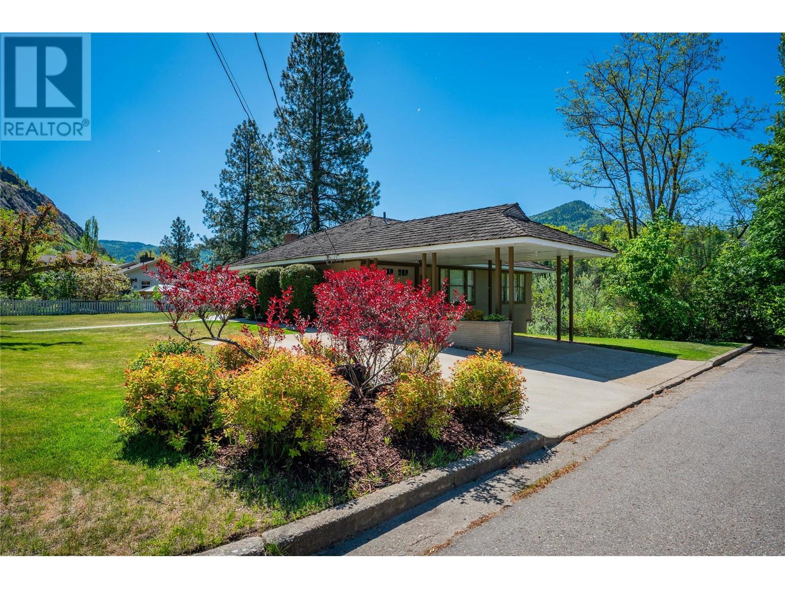Property at 12 HAZLEWOOD Drive image 3