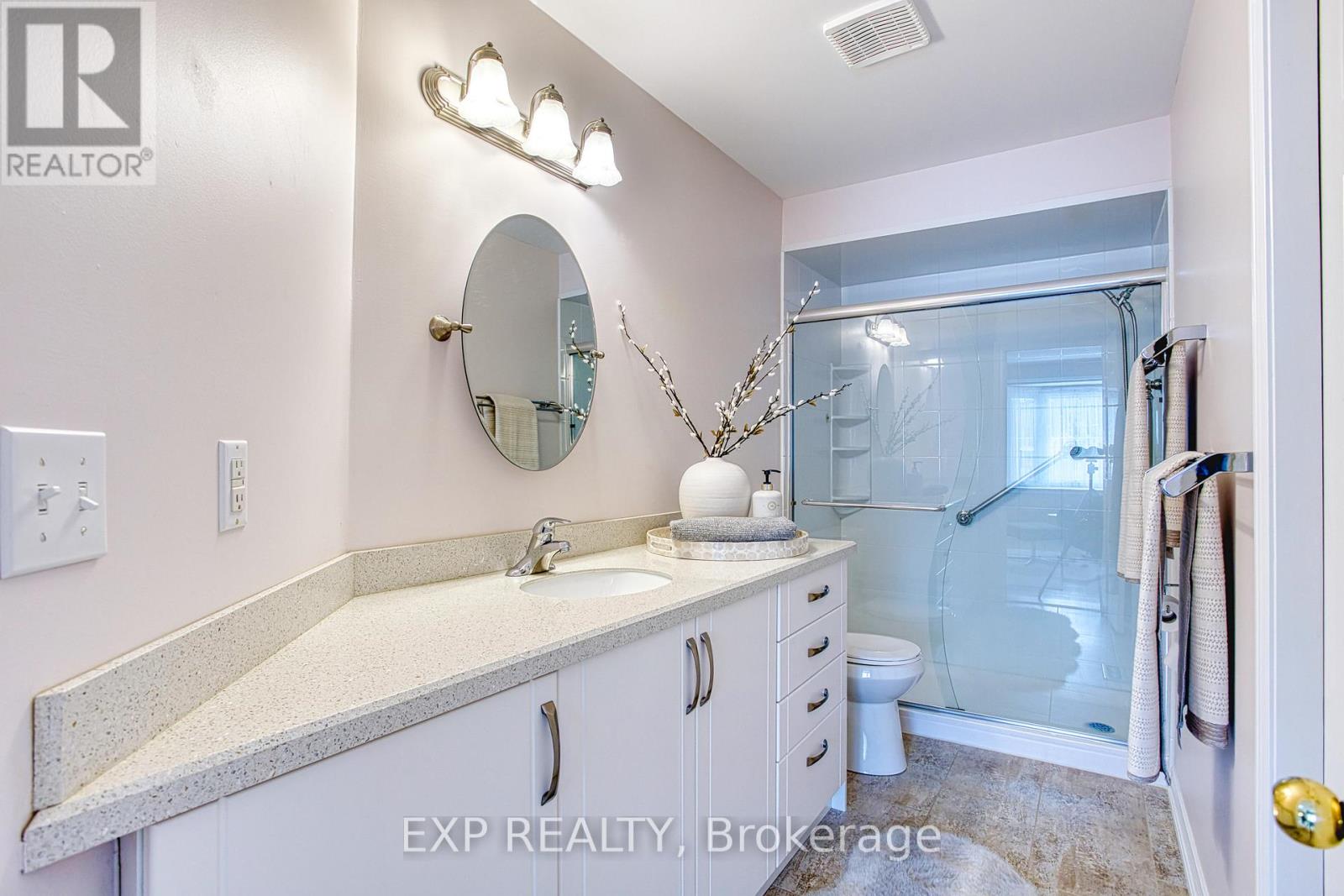2 - 165 Main Street E, Grimsby, Ontario  L3M 1P2 - Photo 8 - X12072746