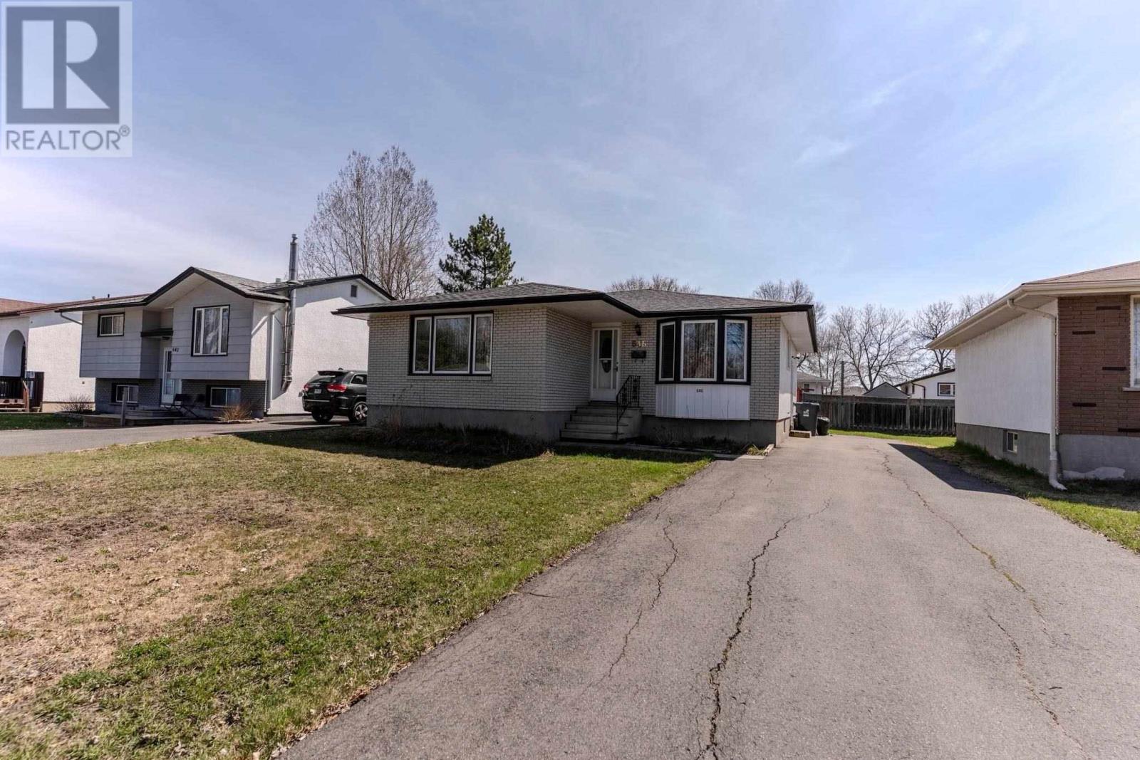 Property at 646 Mohawk CRES image 1