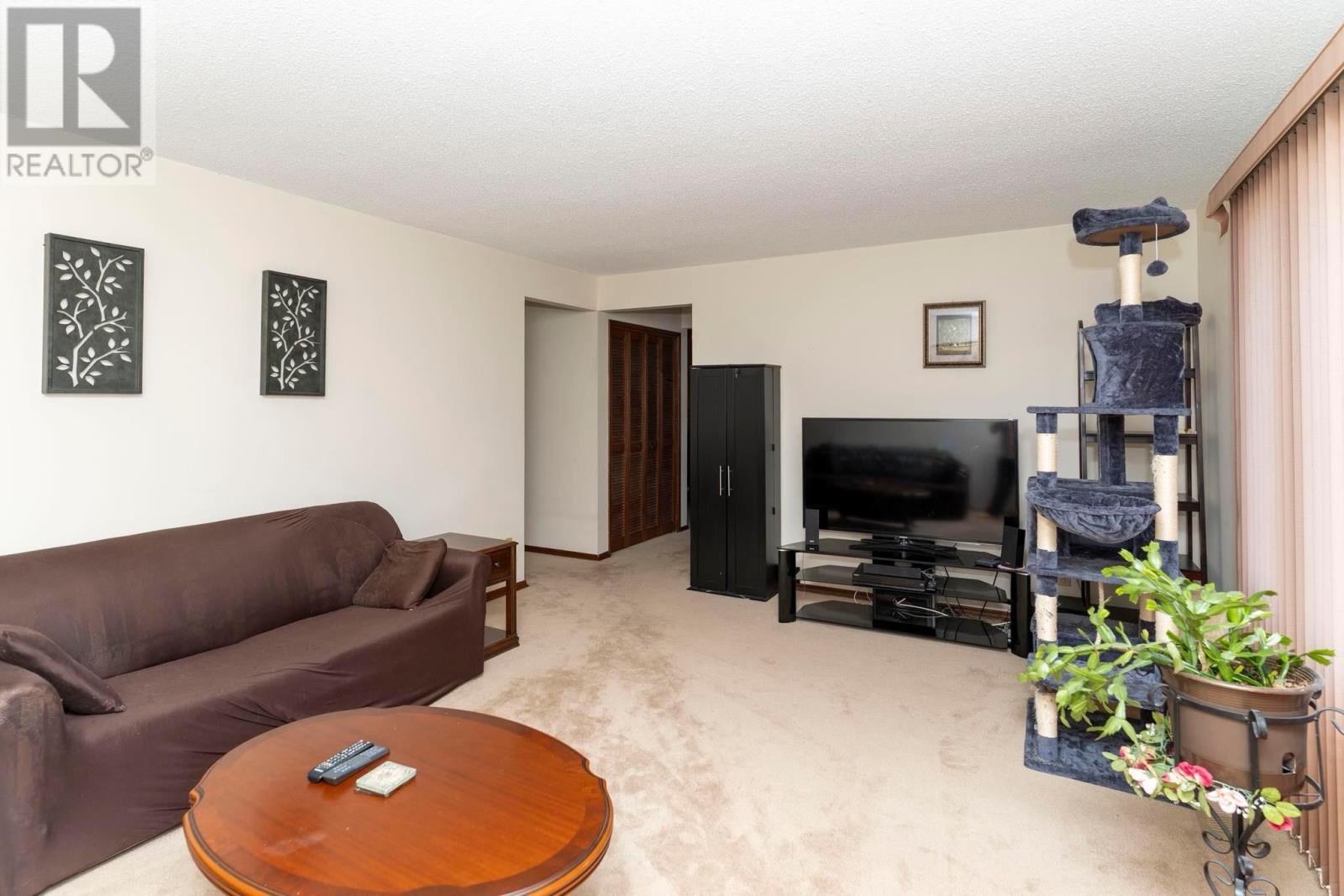 Property at 646 Mohawk CRES image 2