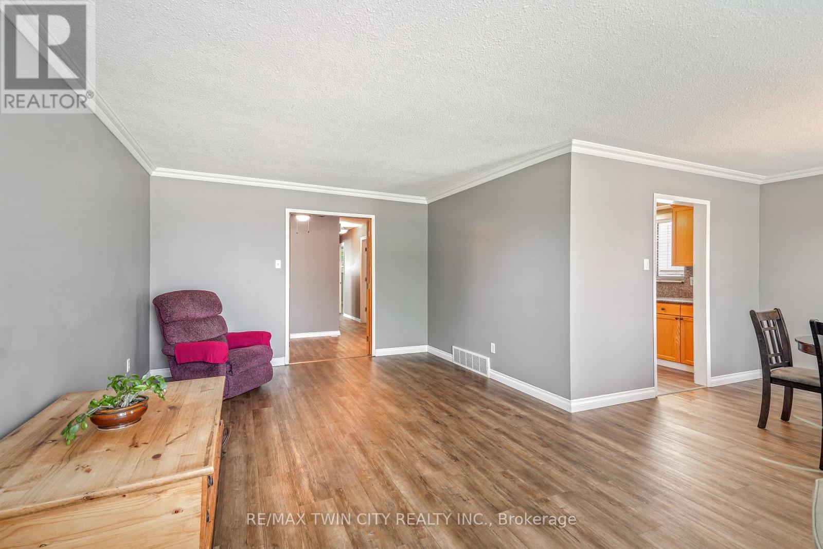 21 Dorchester Avenue, Brantford, Ontario  N3R 5G3 - Photo 8 - X12089186