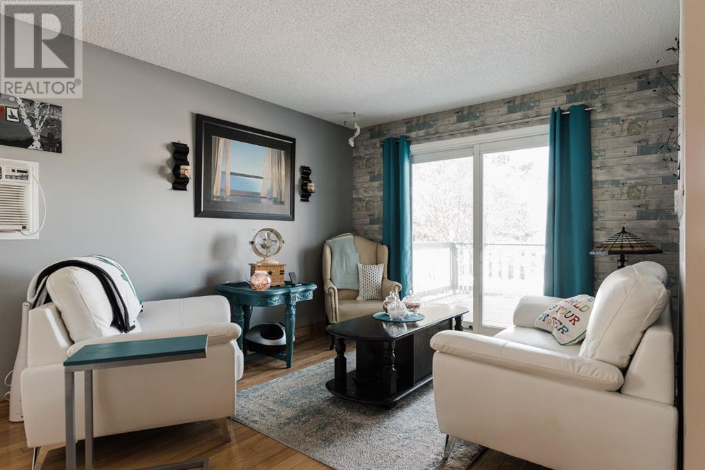 Property at 121 Fullerton Drive image 4